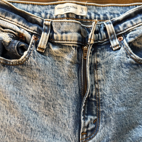 NWOT Abercrombie & Fitch High Rise Mom Jeans - Picture 8 of 10